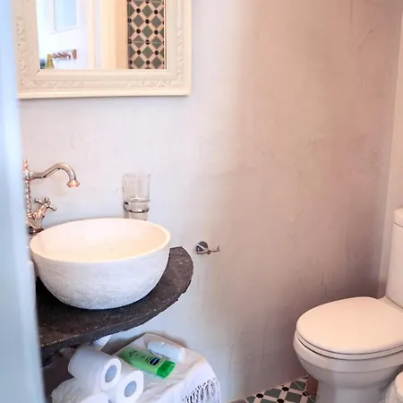 Sifnos Waterfront House *