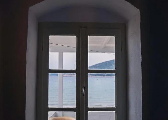 Sifnos Waterfront House *